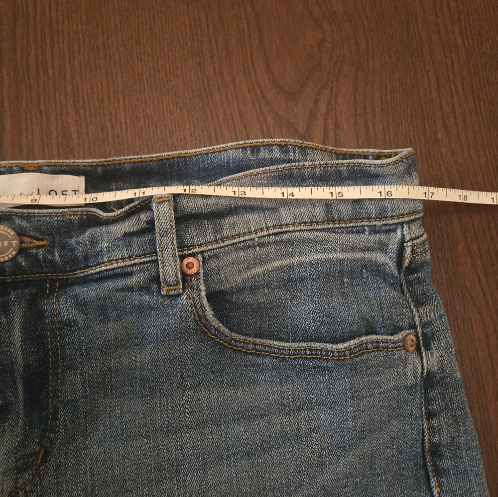 LOFT Raw Hem Denim Shorts Size 10 / 30 Medium Wash Mid Rise - Picture 3 of 8